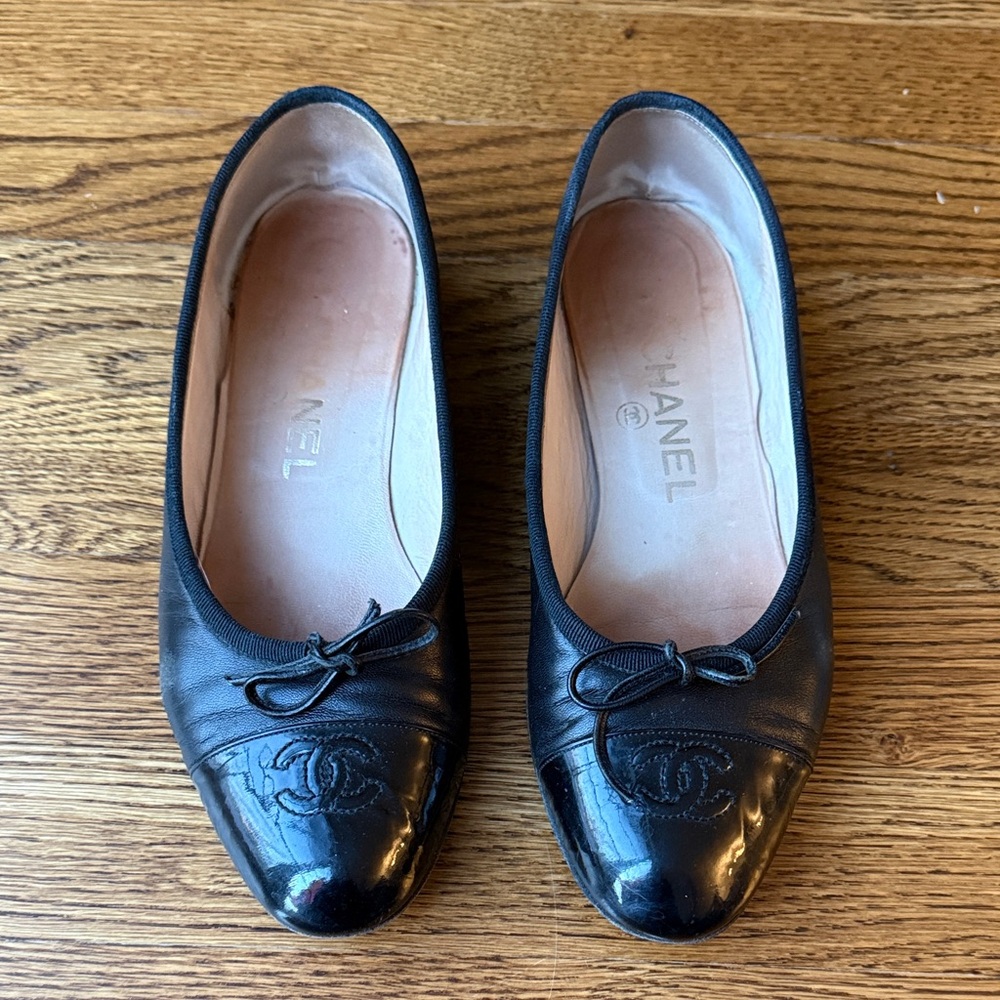CHANEL Black Flats
